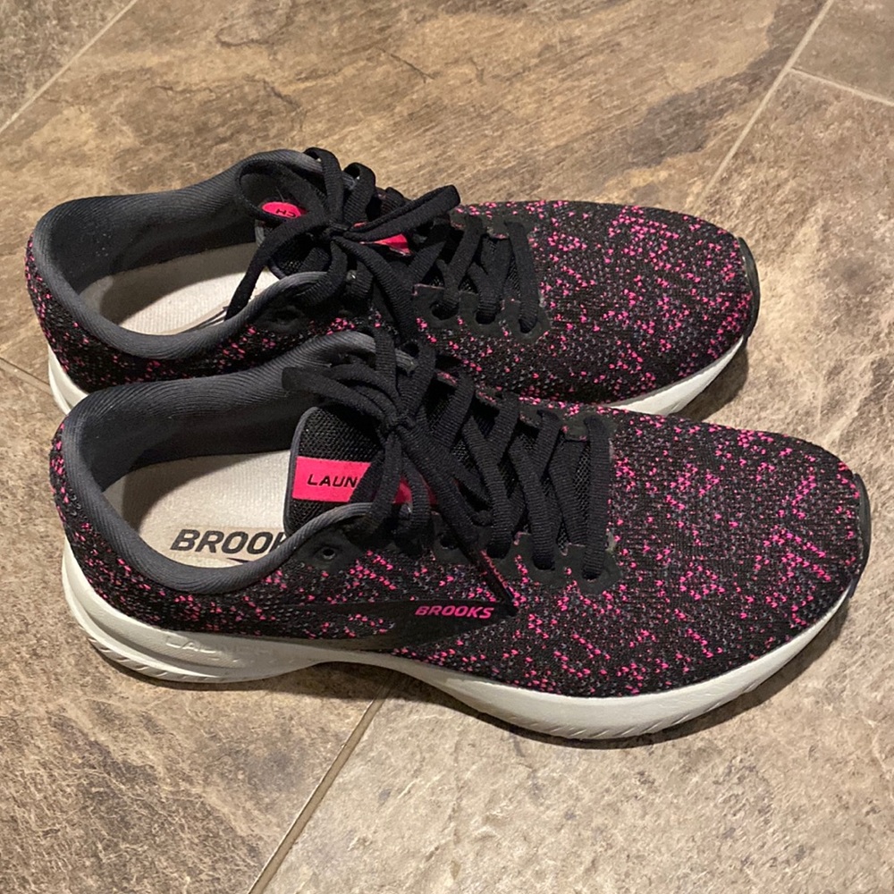 Pink and black launch 7 brooks